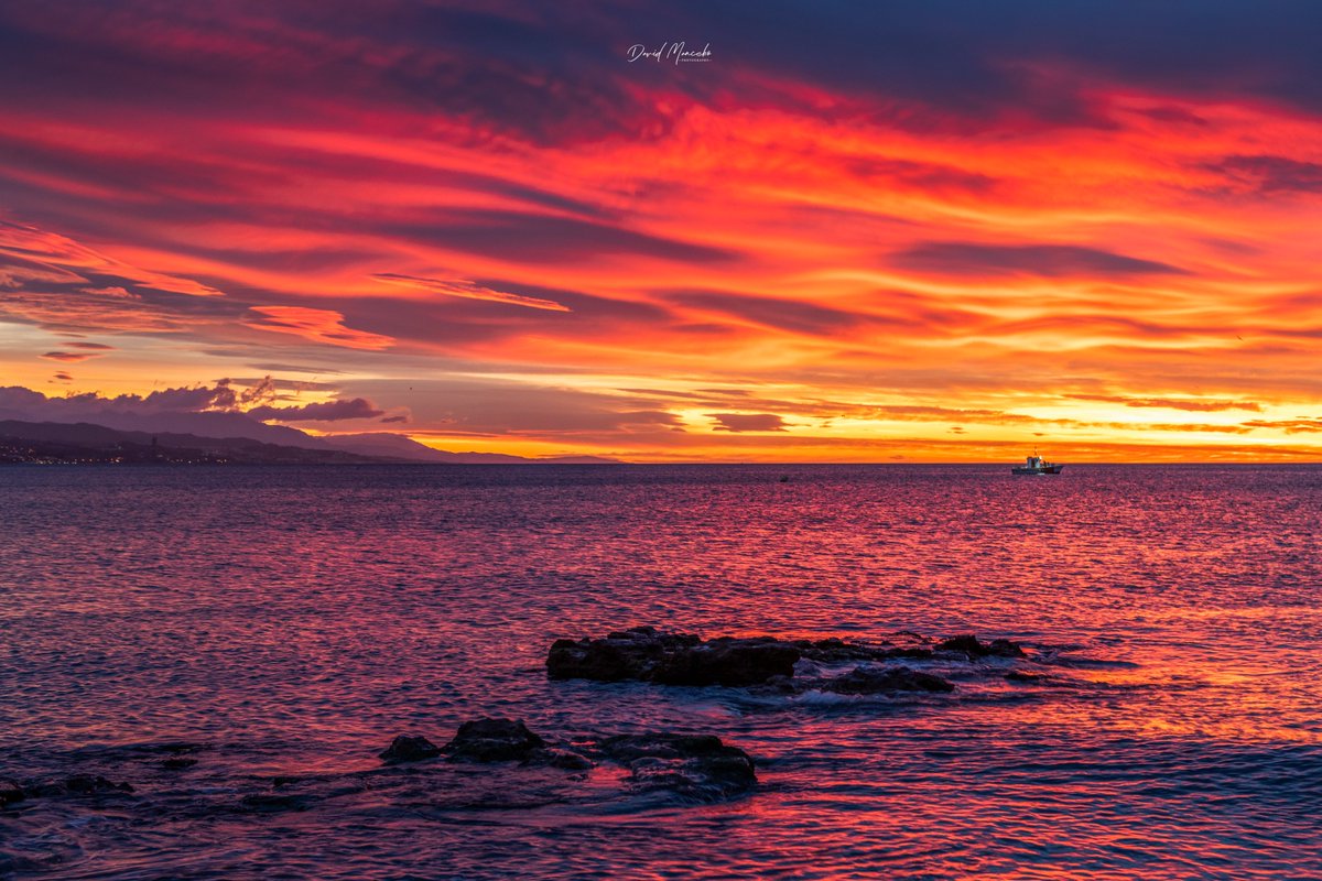 objtormentas's tweet photo. Salida a faenar
Así amanecía hoy 16 de Febrero en #Málaga 
Si te gusta la foto comparte y ayuda a que llegue a mas gente! https://t.co/UBntS5UlEu