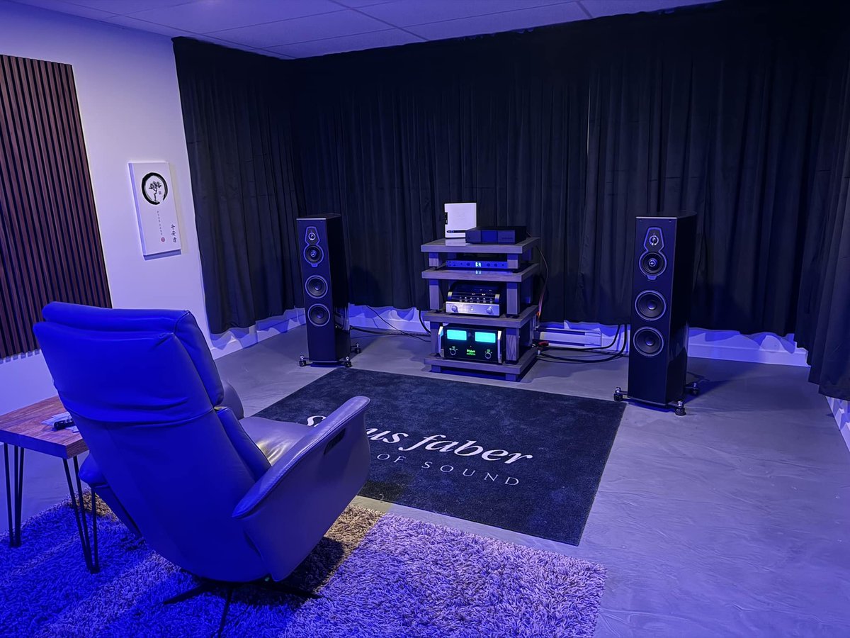 vodouch2000's tweet image. Auralic Aries G2.2 streamer
Crane Song Solaris D/A Converter
PrimaLuna EVO400 preamp
McIntosh MC462 amplifier
Sonus Faber Serafino G2 loudspeakers
(photo: Robert Pepin)
#hiend #hifi #stereo #system #gear #music