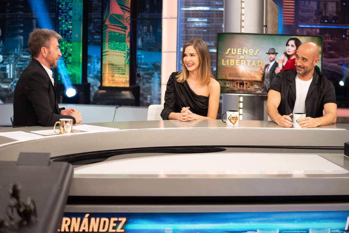 Atresmedia Comunicación (@atresmediacom) on Twitter photo #Audiencias I
👏 <a href="/El_Hormiguero/">El Hormiguero</a> sigue INVENCIBLE otra noche más con 2,1 millones de seguidores de media y un 15,2% este jueves
📺 Es la emisión con más espectadores únicos: 4.649.000 con la visita de <a href="/NataSanchezMol/">Natalia Sánchez</a> y <a href="/alainhernan/">Alain Hernandez</a>
📈 Logra una ventaja de más de 7 puntos con #Audiencias I
👏 <a href="/El_Hormiguero/">El Hormiguero</a> sigue INVENCIBLE otra noche más con 2,1 millones de seguidores de media y un 15,2% este jueves
📺 Es la emisión con más espectadores únicos: 4.649.000 con la visita de <a href="/NataSanchezMol/">Natalia Sánchez</a> y <a href="/alainhernan/">Alain Hernandez</a>
📈 Logra una ventaja de más de 7 puntos con