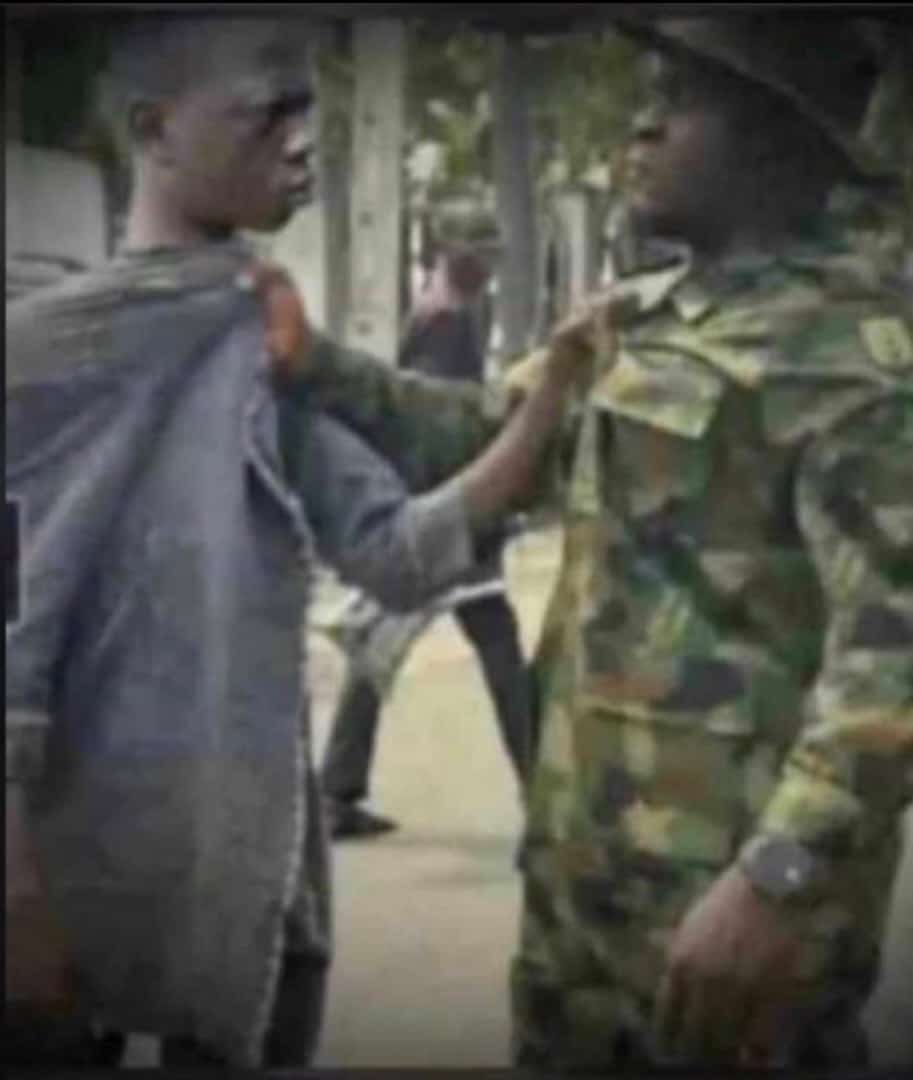 Dedeyamahh's tweet photo. Soldiers at Ashaiman right now😂 #ashaiman #soldier #ashaiman #ashiaman https://t.co/yfPkooP9Mt
