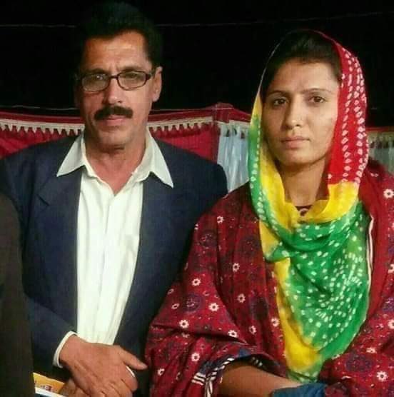 SeemaBalochh's tweet photo. وائس آف سندھ میسنگ پرسن کی روح سورٹھ لوہار اور سیسی لوہار کے والد ہدایت لوہار نامعلوم افراد کی ٹارگٹ فائرنگ میں شہید کر دئیے گئے!
یاد رہے مرحوم استاد چند سال پہلے 2 سال کے لئے میسنگ رہ چکے تھے ہم اس قتل کی مذمت کرتے ہیں اور مجرموں کی گرفتاری کا مطالبہ کرتے ہیں
#HidayatLohar https://t.co/8UELCQuwmN