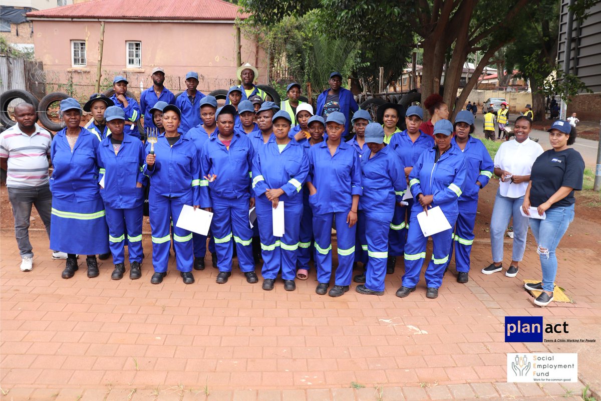 Planact_NGO's tweet photo. The Johannesburg Property Company demolished a building in Bertrams, leading to vacant land. The #Bertrams Food security team repurposed the land into food gardens to help feed the underprivileged community and reduce poverty.
#PlanAct #SocialEmploymentFund #ActiveCitizens https://t.co/U9OxCZwy2j
