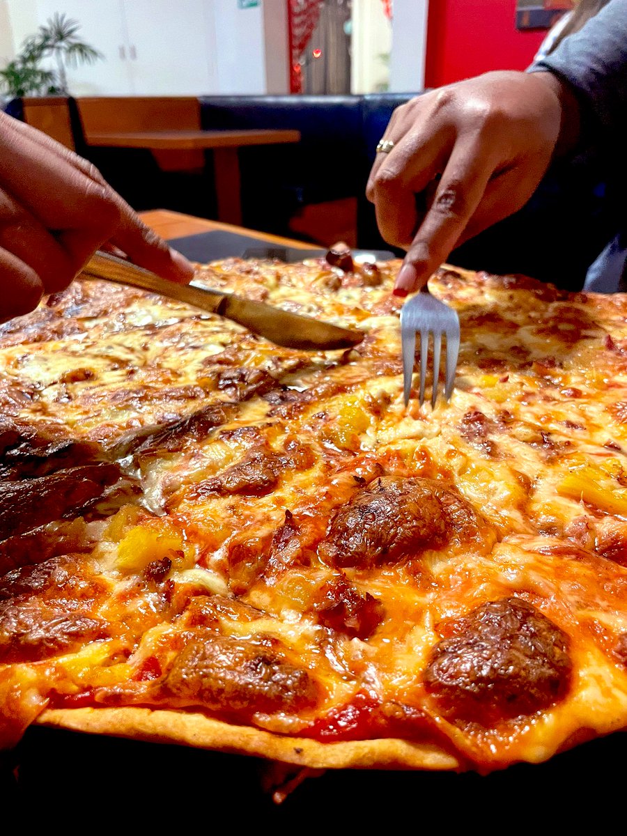 onekailoma's tweet image. Some very hungry individuals🍴🍕
#Mamaspizza #Nadi