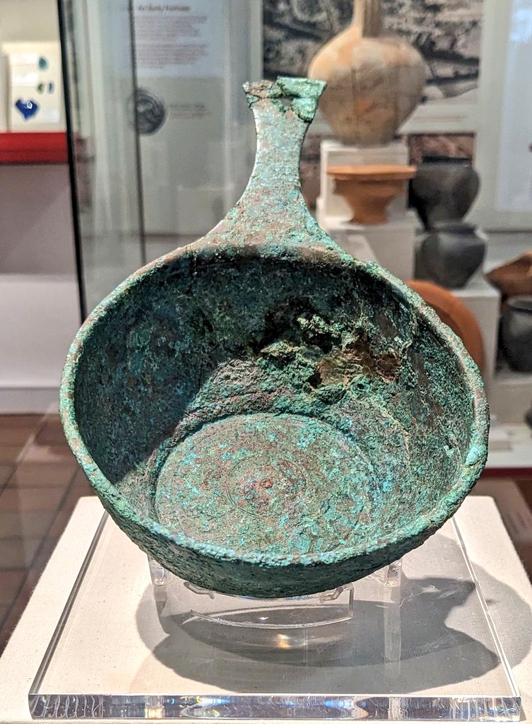 Found at Usk (Brynbuga) on display at @RomanCaerleon

Bronze cooking pan (trulleus) Of Italian or Gaulish manufacture Mid-1st century AD.

Padell goginio efydd (trulleus) Cynhyrchwyd yn yr Eidal neu Gâl Canol y ganrif 1af OC

#Archaeology #FindsFriday #History #Wales 📸 My own.