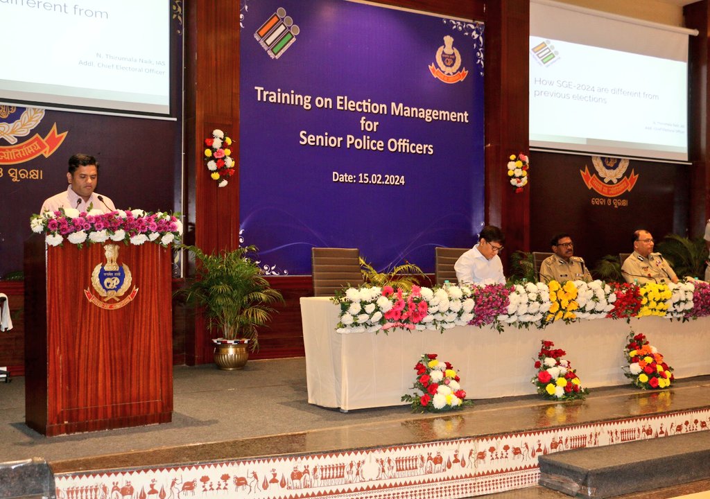 odisha_police's tweet photo. Under the guidance of @OdishaCeo, a comprehensive "Training on Election Management for Senior Police Officers" was conducted for the upcoming #GeneralElections 2024. The discussions revolved around role of police in conducting elections in peaceful and fair manner. https://t.co/O4qrfttHVQ