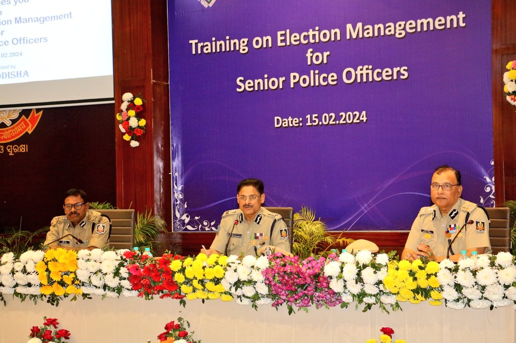 odisha_police's tweet photo. Under the guidance of @OdishaCeo, a comprehensive "Training on Election Management for Senior Police Officers" was conducted for the upcoming #GeneralElections 2024. The discussions revolved around role of police in conducting elections in peaceful and fair manner. https://t.co/O4qrfttHVQ