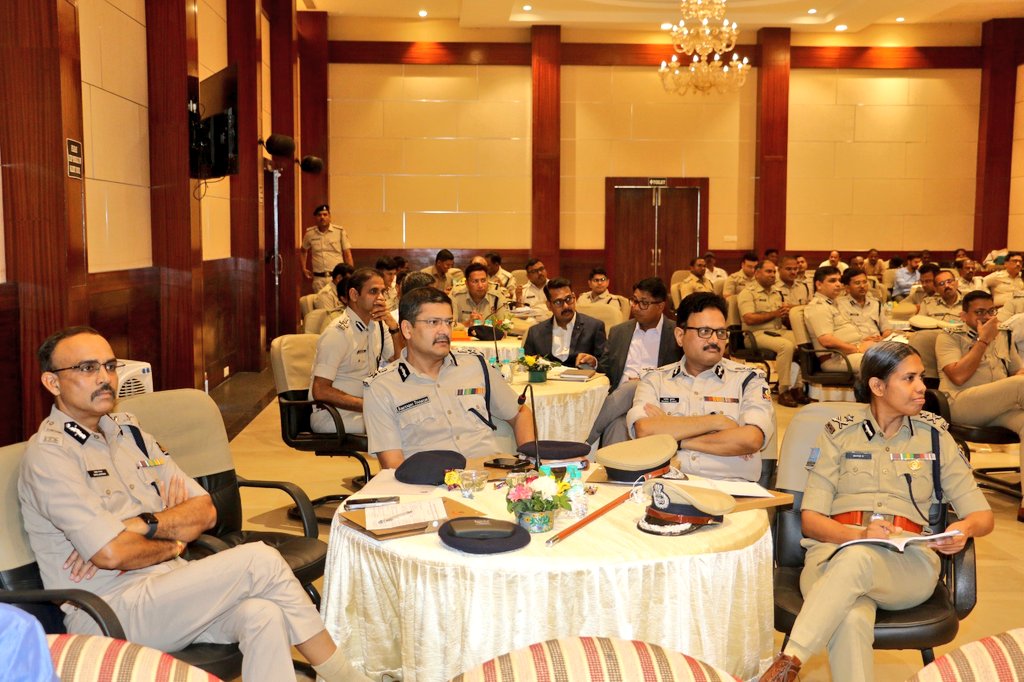 odisha_police's tweet photo. Under the guidance of @OdishaCeo, a comprehensive "Training on Election Management for Senior Police Officers" was conducted for the upcoming #GeneralElections 2024. The discussions revolved around role of police in conducting elections in peaceful and fair manner. https://t.co/O4qrfttHVQ