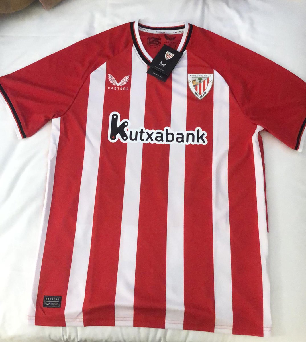 sergitolhd's tweet photo. @AlberrtoRM2 Camiseta del Bilbao Comprada en San mames, jejejeje https://t.co/8KxiXlMMY5