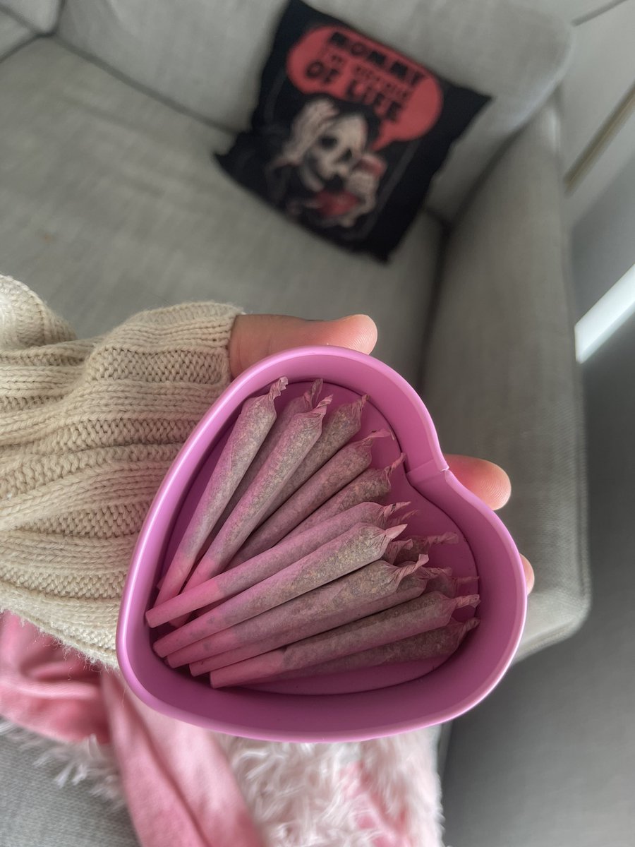 shesmokesclouds's tweet photo. Kinda cute or what 🥰🥰🥰 https://t.co/aCq6lUbI2q