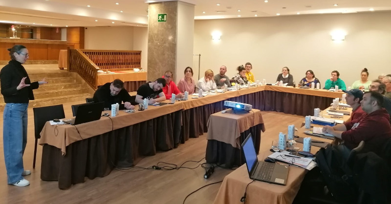 consaludmental's tweet photo. Con la formación de agentes de cambio las personas con experiencia propia en #SaludMental adquieren conocimientos para desarrollar acciones de sensibilización en prevención de adicciones en el ámbito educativo

Con financiación de @PNSDgob @sanidadgob

Imparte Cristina Rodríguez