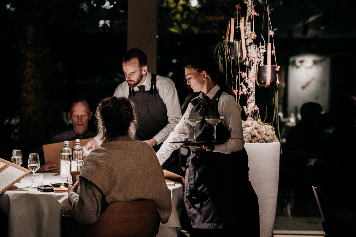 At Winselerhof we embody Italy. 

Be transported to Italy with our authentic Italian cuisine, fresh regional and Italian ingredients, cosy Italian atmosphere, Italian wines and view over the vineyard.

Reservations can be made through bit.ly/3Imu9p3