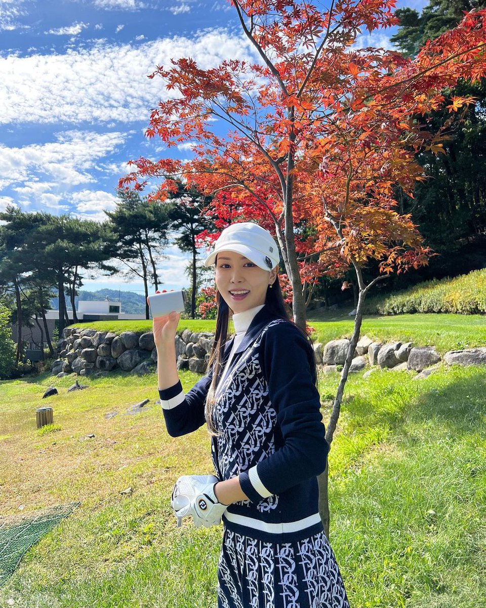 세상의 중요한 소리는 작게 들린다. 세상의 소음이 그것을 가리기 때문이다. 이 소음을 뚫고 목소리를 내는 것이 참 어렵다.