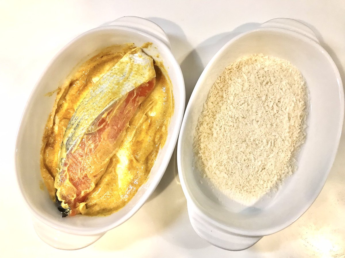 mainooyatsu's tweet photo. 一番喜ばれる魚料理！塩をふった生鮭にカレー粉＋マヨを塗り、パン粉と粉チーズをまぶしたら、バターと油を熱して焼く。大好きです🐟 https://t.co/iTFNxCHlEv