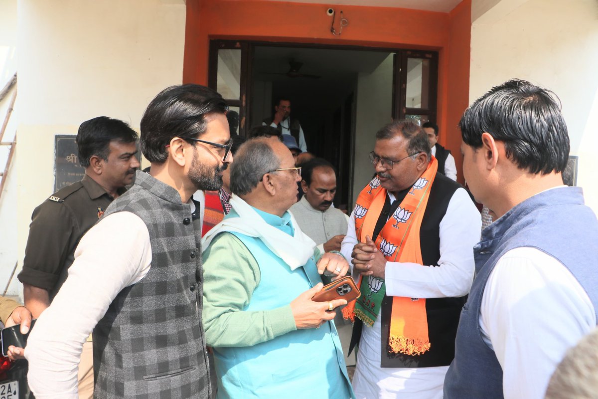 RajveersinghUP's tweet photo. आज लोकसभा एटा के ज़िला भाजपा कार्यालय पर श्री बजीर सिंह यादव  पूर्व ब्लॉक प्रमुख जी ने  मा० प्रधानमंत्री श्री नरेंद्र मोदी जी, मा० मुख्यमंत्री श्री योगी आदित्यनाथ जी एवं संगठन की नीतियों से प्रेरित होकर हज़ारो कार्यकर्ताओं के साथ भाजपा पार्टी की सदस्यता ग्रहण की। https://t.co/GlMIw1XxLc
