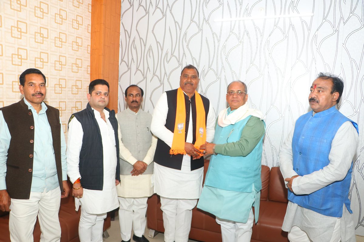 RajveersinghUP's tweet photo. आज लोकसभा एटा के ज़िला भाजपा कार्यालय पर श्री बजीर सिंह यादव  पूर्व ब्लॉक प्रमुख जी ने  मा० प्रधानमंत्री श्री नरेंद्र मोदी जी, मा० मुख्यमंत्री श्री योगी आदित्यनाथ जी एवं संगठन की नीतियों से प्रेरित होकर हज़ारो कार्यकर्ताओं के साथ भाजपा पार्टी की सदस्यता ग्रहण की। https://t.co/GlMIw1XxLc