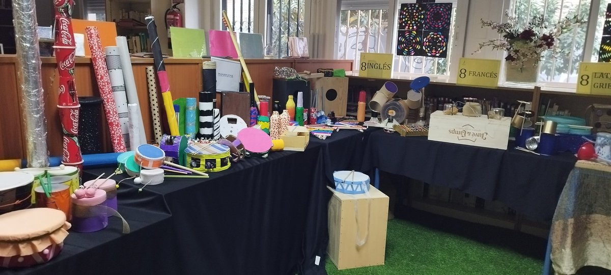 MLuzMartnezFer1's tweet photo. Todo preparado para nuestra nueva exposición de instrumentos musicales reciclados del alumnado de 1 y 2 ESO. Creatividad a tope!!! @IESJabalcuzJaen @CEPJAEN1 @buenaspract @edu_musical https://t.co/8ueUvmHelL