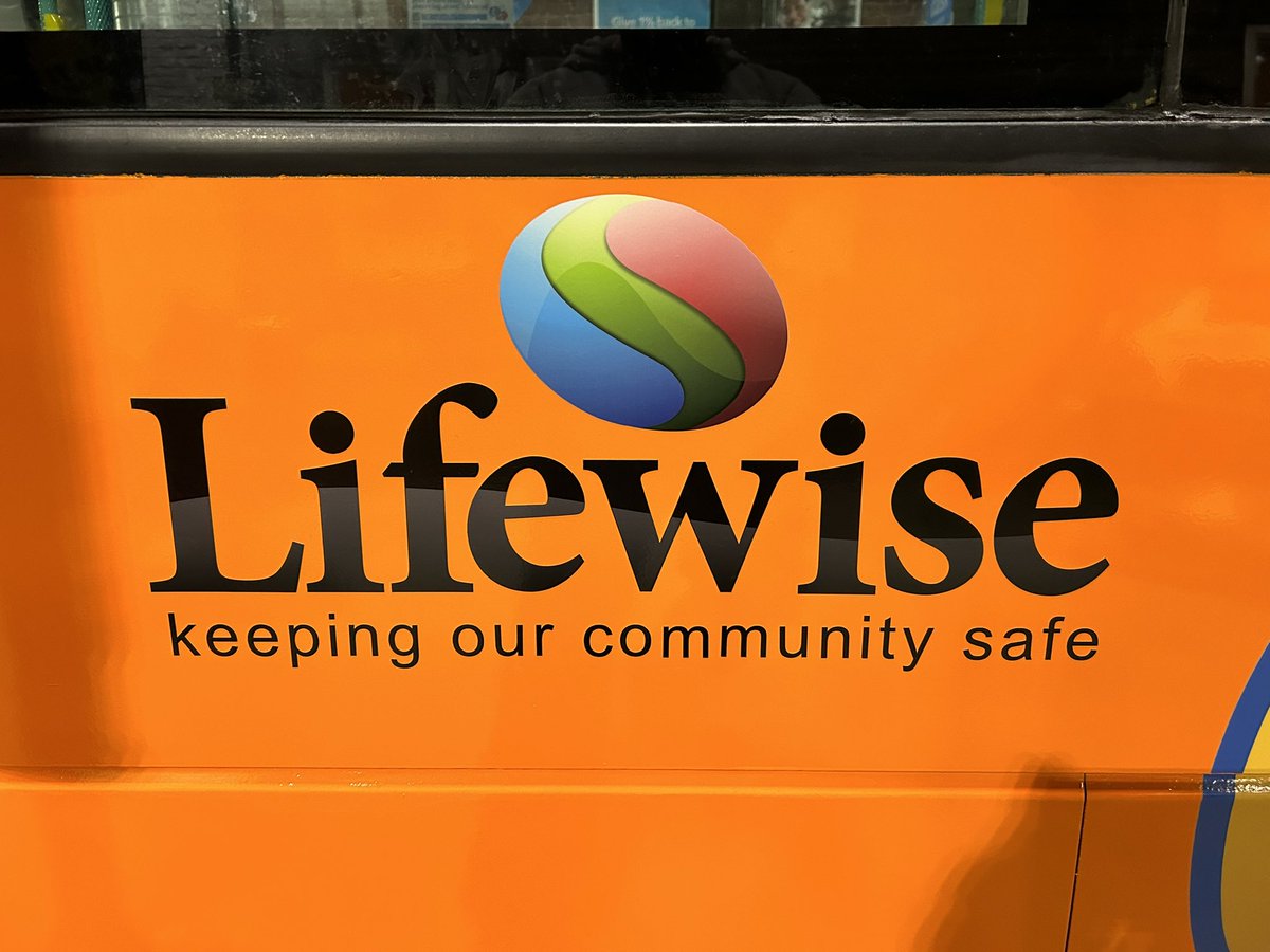 Our module team have just spent 3-days with our 2nd year #studentparamedics at @LifewiseCentre. With the support of @RotherhamColl we’ve facilitated 10 trauma sims per day for our students to practice their assessment & management @AHP_SHU. Some great learning opportunities.