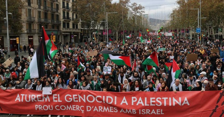 El genocidi d’Israel a Gaza ha esdevingut un enfrontament entre Occident i el Sud global 

#BoycottIsrael 🔥🇮🇱🔥
#FreePalestine ✌️🏾🇵🇸

laccent.cat/com-el-genocid…