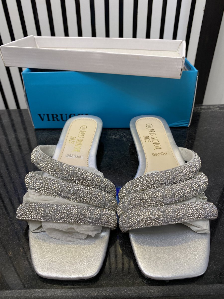 Muhd_sdg's tweet photo. New in 😍
- Available for wholesale and retail 
- wholesale price 7,000
- ⁠Nation wide delivery 🚚💯
- ⁠Call ☎️ or WhatsApp : +2348107722229
- ⁠Address; Shop No:20A Kaseem umar warure house filin parking kantin kwari market Kano nigeria. https://t.co/azApBPRhOZ