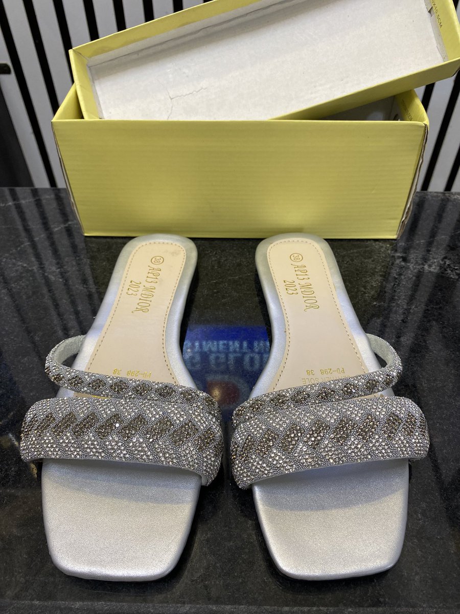 Muhd_sdg's tweet photo. New in 😍
- Available for wholesale and retail 
- wholesale price 7,000
- ⁠Nation wide delivery 🚚💯
- ⁠Call ☎️ or WhatsApp : +2348107722229
- ⁠Address; Shop No:20A Kaseem umar warure house filin parking kantin kwari market Kano nigeria. https://t.co/FG091sk3R3