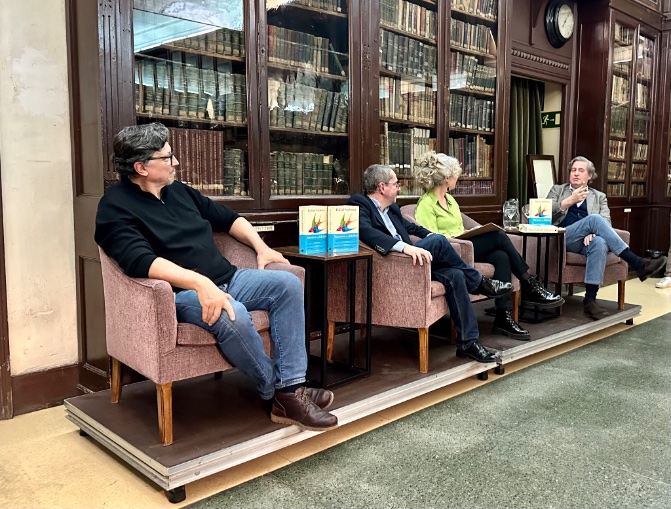 Ayer en el <a href="/ateneodemadrid/">Ateneo de Madrid</a> para escuchar a <a href="/JavierGomaL/">Javier Gomá Lanzón</a>, <a href="/carlosbardem/">Carlos Bardem Oficial</a> y <a href="/RaquelMartos/">RaquelMartos</a> en la presentación de “Maestros de la felicidad” de <a href="/Rafael_Narbona/">Rafael_Narbona</a>. 

Admirar la sabiduría  es un placer a nuestro alcance. No lo dejemos escapar.