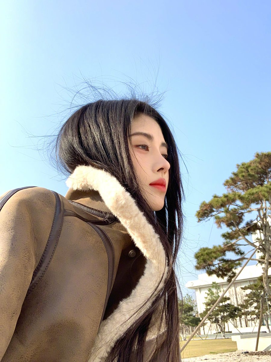 juijingyi's tweet photo. amid the brilliance of the sun’s rays, there exists a brightness that surpasses all others – the warmth of companionship and the radiance of affection. In the tranquil haven of my vacation, amidst laughter and camaraderie, i finds solace in the presence of my cherished companion. https://t.co/d0pLMjVk92