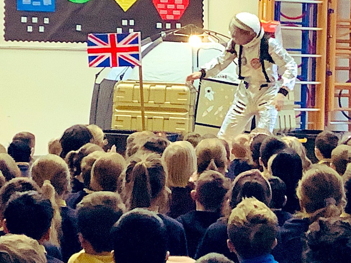 Just like that the schools tour of ‘To The Moon & Back’ 🚀 is complete: over 7000 children have learned about space travel, the moon and gravity - it was delight - thank you 🙏 @SAWTrust and the #lush @PostcodeLottery now for 16 shows at @NorwichSciFest at The Forum #Norwich