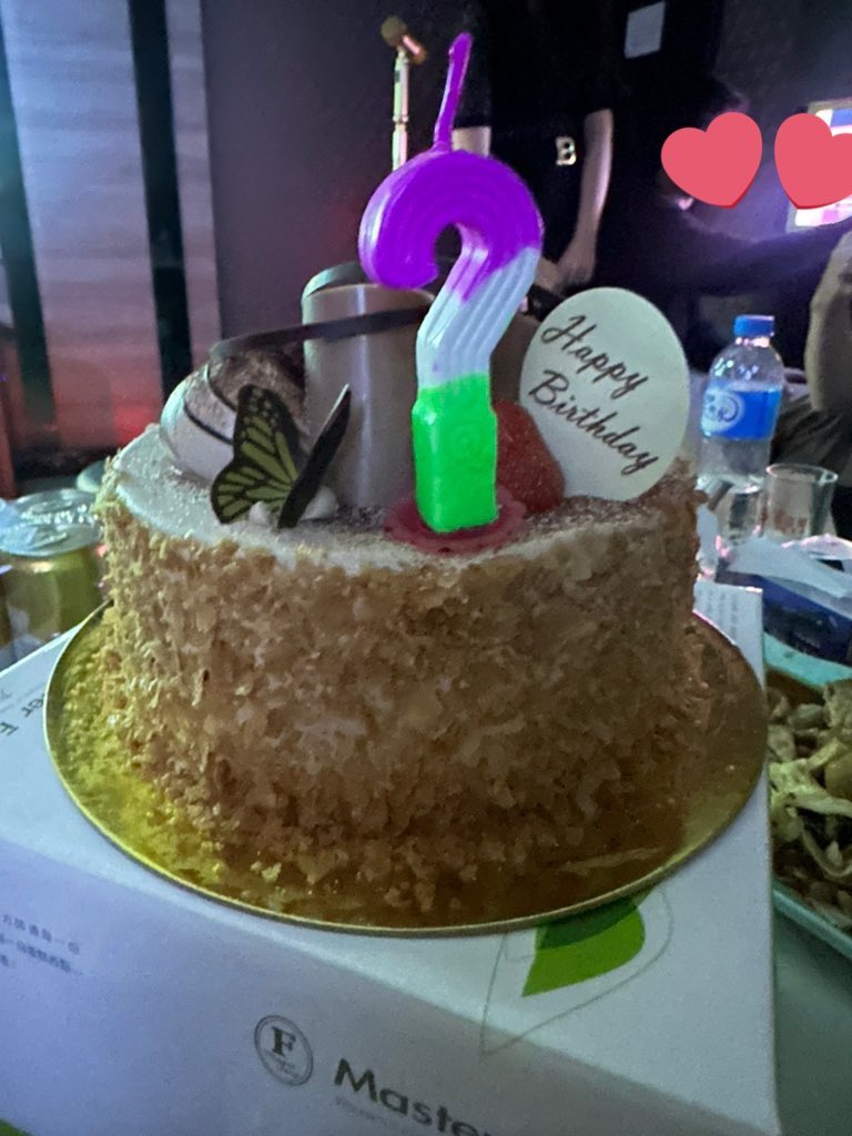 謝謝各位昨天的陪伴❤️
現實生活沒有那麼多朋友可以聚在一塊 所以這次生日特別感謝大家賞臉🥹
還有準備禮物太感動了😭
最後有點潦草的結束實在對不起大家
真心謝謝大家的祝福！