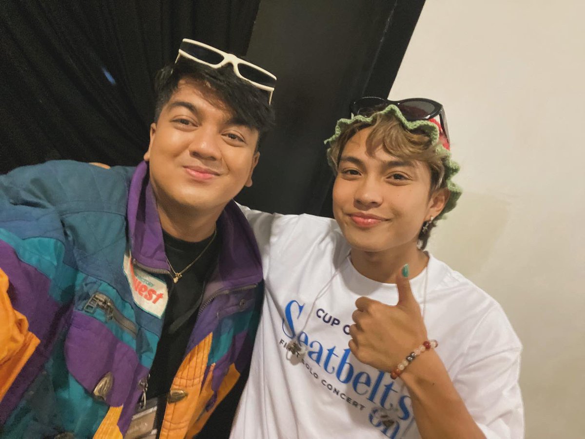 patricksszzz's tweet photo. backstage gaming with the best, gian bernardino ng cup of joe 🫶🏻

#seatbeltsoncoj #cojseatbeltson @gianbernardino_ https://t.co/U63CUu3hyA