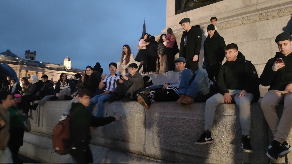 Having fun walking around the city🌃