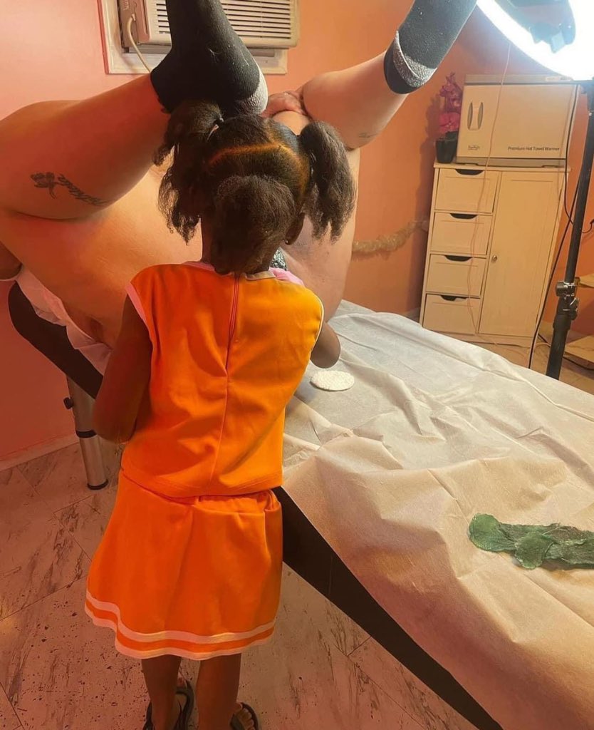 MalumeRichie's tweet photo. This is not right in anyway!!!!!!!!! 
Some people really shouldn’t be parents man.
Wtf is this?
Letting your daughter wax you or wateva!!!
Beyond sick!!! https://t.co/Z1atAqnyXg