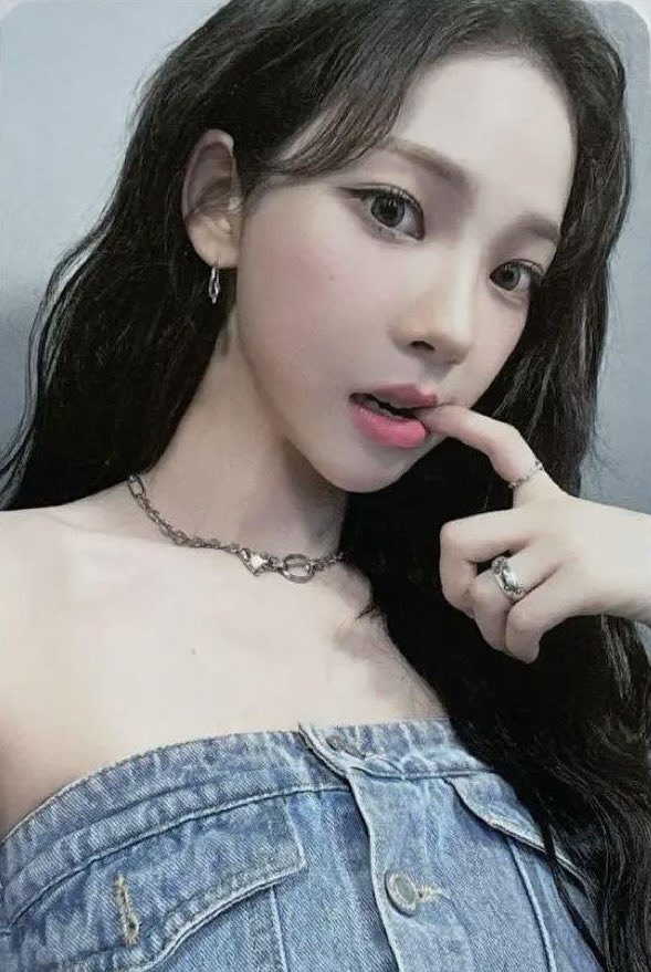 ujiminphoria's tweet photo. THESE KARINA PHOTOCARD WOAHH?!?? https://t.co/ovST49YxsZ
