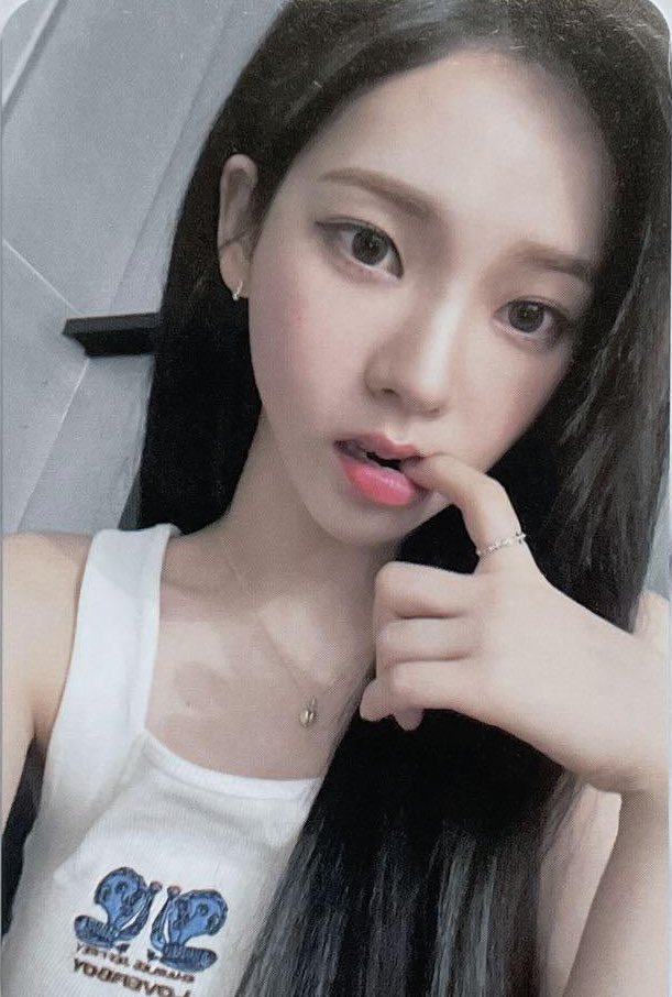ujiminphoria's tweet photo. THESE KARINA PHOTOCARD WOAHH?!?? https://t.co/ovST49YxsZ