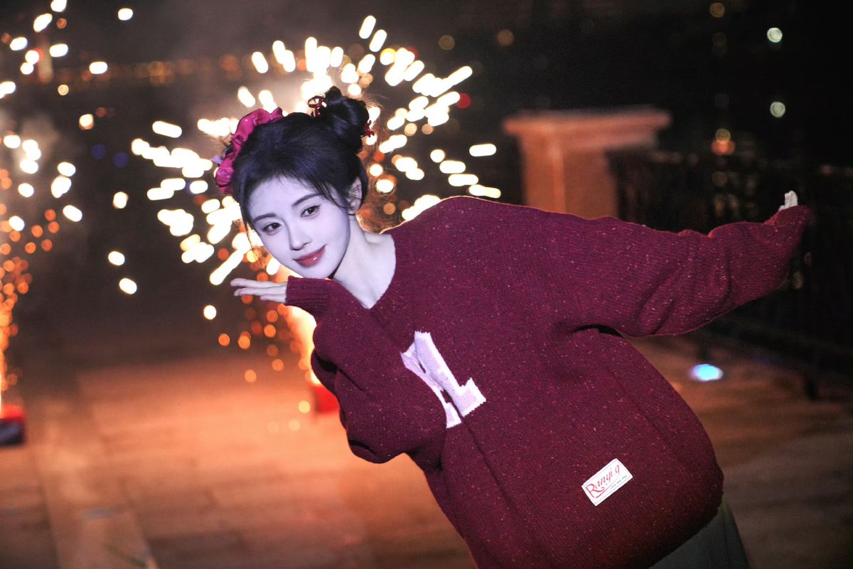 juijingyi's tweet photo. In the grand tapestry of time, there exists a moment of splendor and exuberance that captivates the hearts of all who behold it – the annual spectacle of fireworks. With each burst of color and brilliance, they paint the night sky with a mesmerizing display. https://t.co/JJpEFBtPlR