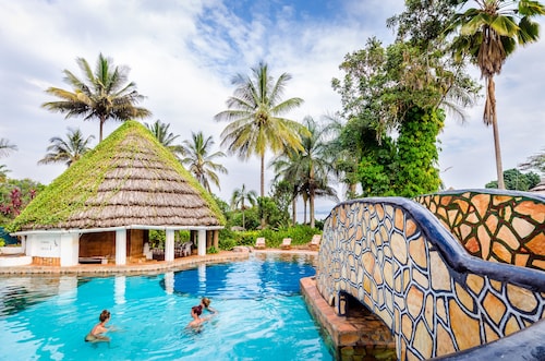 arihoamos2's tweet photo. Samuka Island in Jinja
The beautiful fact with Samuka is that even getting their is an adventure itselfA boat ride for a few minutes will give you a feel of the ocean, as you head for your get away weekend
#SabotageUg #UACE
#Neymar #Ashaiman
#At15
#ExploreBusoga
#ExploreUganda https://t.co/I8tEiWlnah
