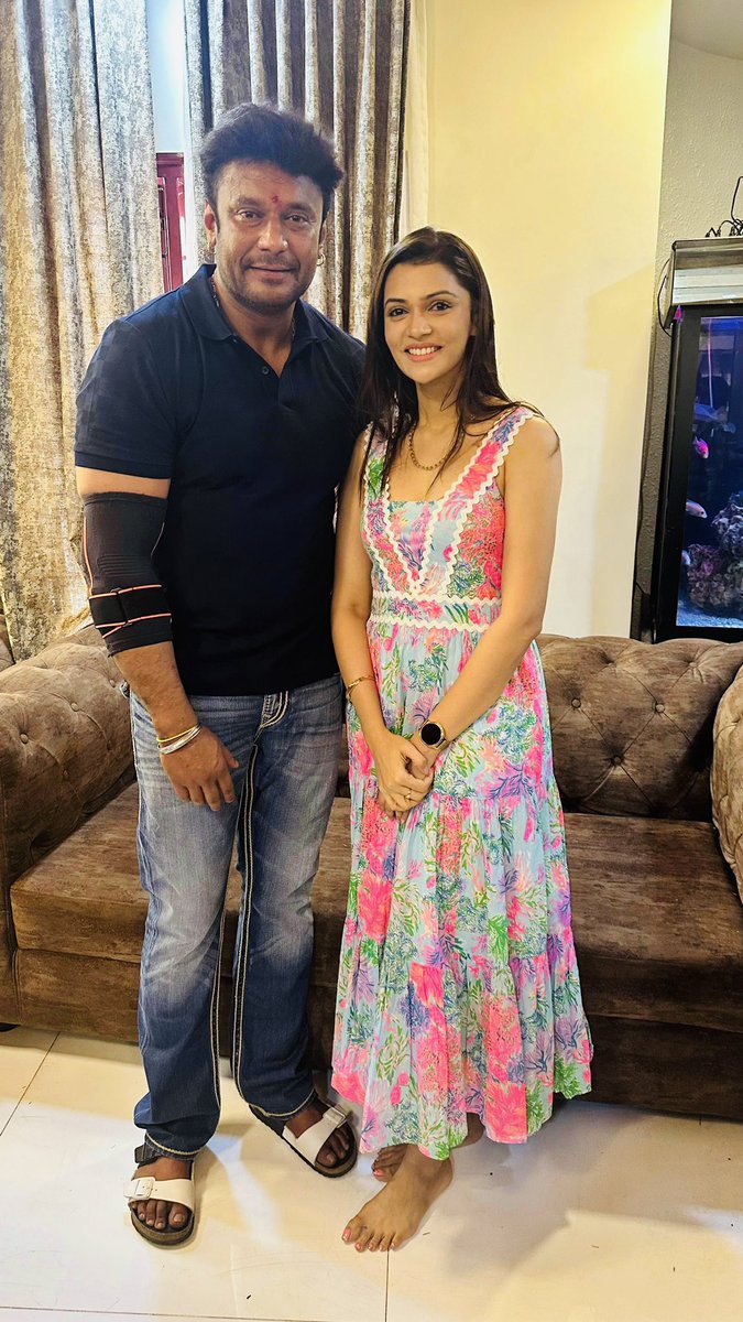 NimikaRatnakar's tweet photo. Happiest birthday @dasadarshan Sir 🎂🎊 

ಜನ್ಮದಿನದ ಶುಭಾಶಯಗಳು ಸರ್ 🎂 ದೇವರು ನಿಮಗೆ ಉತ್ತಮ ಆರೋಗ್ಯ, ಸಂಪತ್ತು, ಸಮೃದ್ಧಿ ಮತ್ತು ಜೀವನದಲ್ಲಿ ಸಾಕಷ್ಟು ಪ್ರೀತಿ ಮತ್ತು ಸಂತೋಷವನ್ನು ನೀಡಲಿ 🤗🙏🏻

#dboss #challengingstardarshan  #kannada #nimikaratnakar #pushpavati #darshanthoogudeepasrinivas #devil https://t.co/AFIVzpG5gp