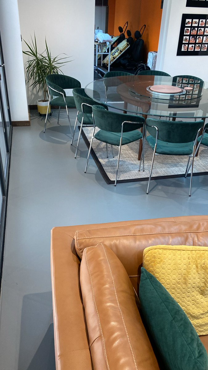 TheAbstractFlo1's tweet photo. Some nice shots sent to us by a great customer Ajit and family in Alcester Warwickshire of a Resin floor we completed for them last Summer.

#resinfloor #resinfloors #resinflooring #flooring #flooringideas #flooringdesign #flooringexperts #flooringcompany #flooringsolutions https://t.co/0Ij5iHIoS5