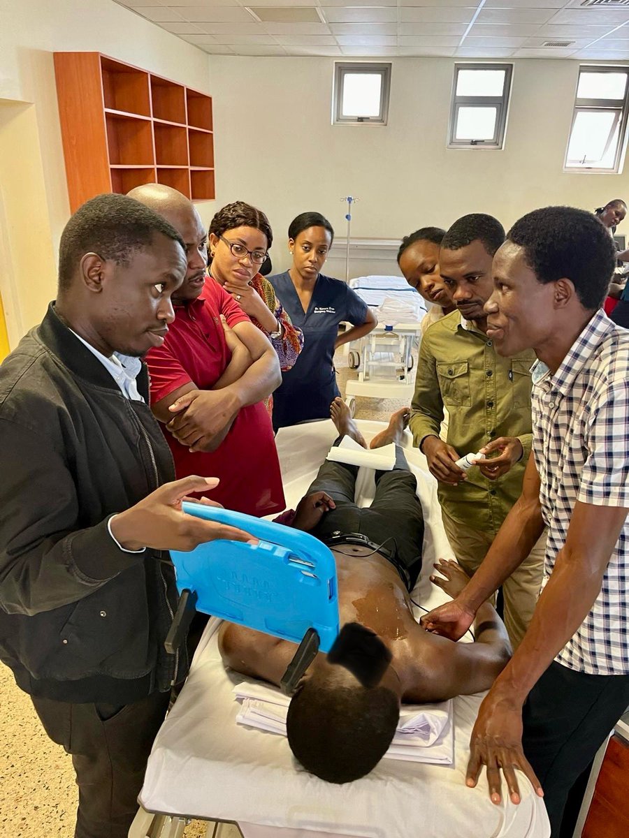 EmMakerere's tweet photo. ECHO &amp; Lung ultrasound session @UWEmerMed @MadtownSono @Seed_Global 
@AtlsGlblHlth @jschmidt_md @mand_sim @Jkalanzi256 @MaryEllenLyonMD @MakCHS_SOM @MakerereCHS 

#globalPOCUS 
#EmergencyMedicine https://t.co/vmskkT2Rg4