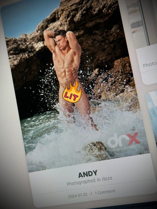 130 MODELS (with their cocks out)&hellip; https://t.co/SOvtJjF7gt https://t.co/cfDgJ5Eexw