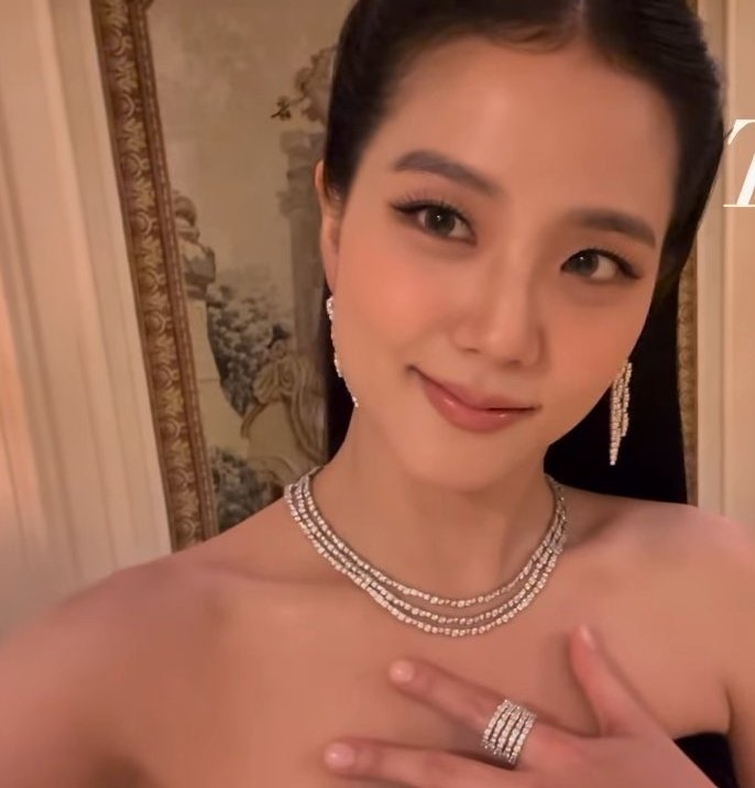 kimjs_Love's tweet photo. Have you ever seen a face so pretty you wanna cry 😭 https://t.co/DgznQInEWR
