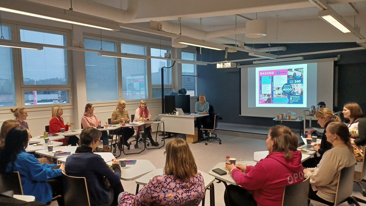 #ammatillisestaopoille
Hedelmällistä keskustelua yläkoulujen, toisen asteen koulutuksenjärjestäjien, kotien, nuorten ja ohjaavien tahojen yhteistyöstä @amke_ry tilaisuudessa verkossa että täällä Rasekon kampuksella. #ammatillinen: monipuoliset opintopolut ja uramahdollisuudet