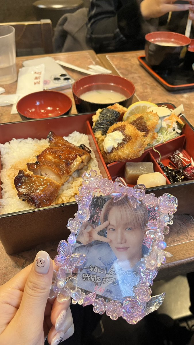 일본 여행와서 카이 일본 팬미팅 포카 가져왔다요