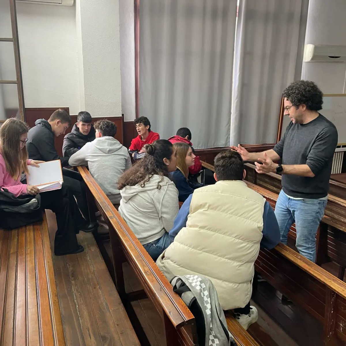 IES Ramon Llull tweet media