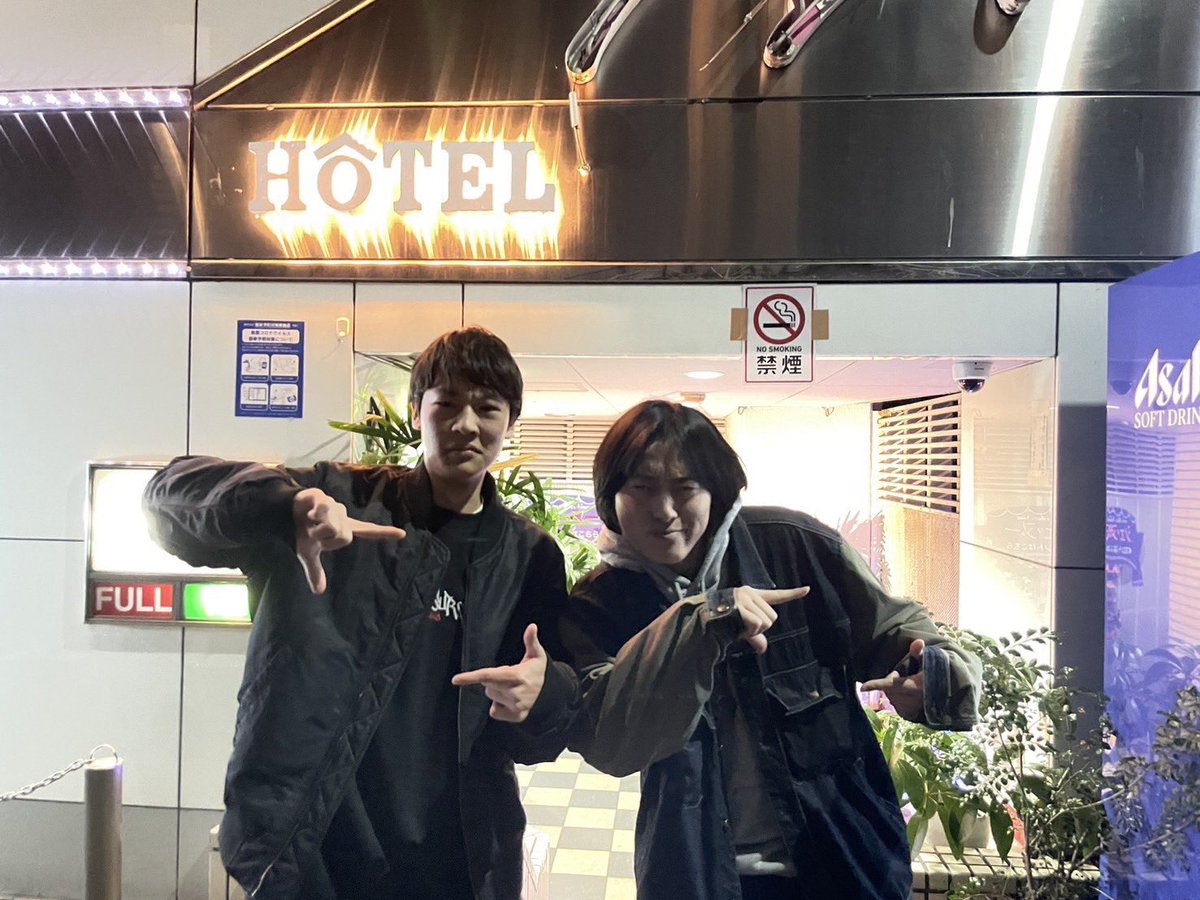 NIKAMERON24's tweet photo. 長財布単独ライブ
【ゲスト紹介Ｎｏ．3⠀】

①路地裏パープル
②お笑い道場O-keis
③よろしゅうたのんます

取り置きこちらhttps://t.co/7vaJ9SvKRl https://t.co/sTdZe1zQvf