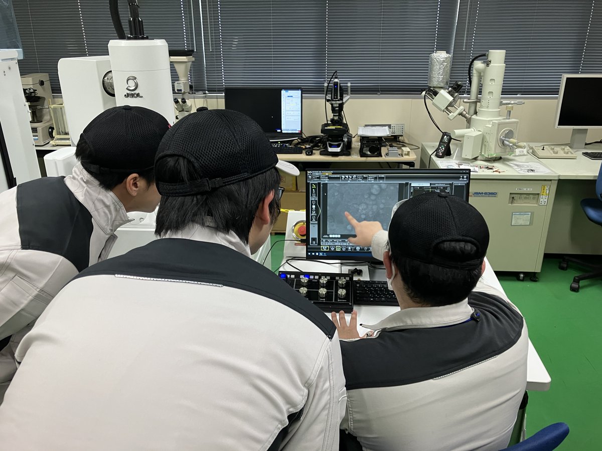 sunkougyou's tweet photo. 2/9と2/15にインターンシップを実施しました！
工場見学やめっき体験を通じ、化学の楽しさについて皆さんに知ってもらいました。また、女性社員の手作りデザートを食べながら若手社員との座談会も実施しました♪ご参加いただいた学生の皆さんお疲れ様でした！

※化学
※めっき
※インターンシップ https://t.co/EtqKmfZiWz