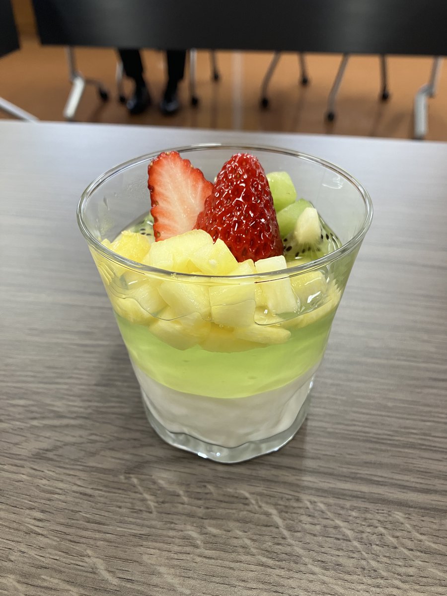 sunkougyou's tweet photo. 2/9と2/15にインターンシップを実施しました！
工場見学やめっき体験を通じ、化学の楽しさについて皆さんに知ってもらいました。また、女性社員の手作りデザートを食べながら若手社員との座談会も実施しました♪ご参加いただいた学生の皆さんお疲れ様でした！

※化学
※めっき
※インターンシップ https://t.co/EtqKmfZiWz