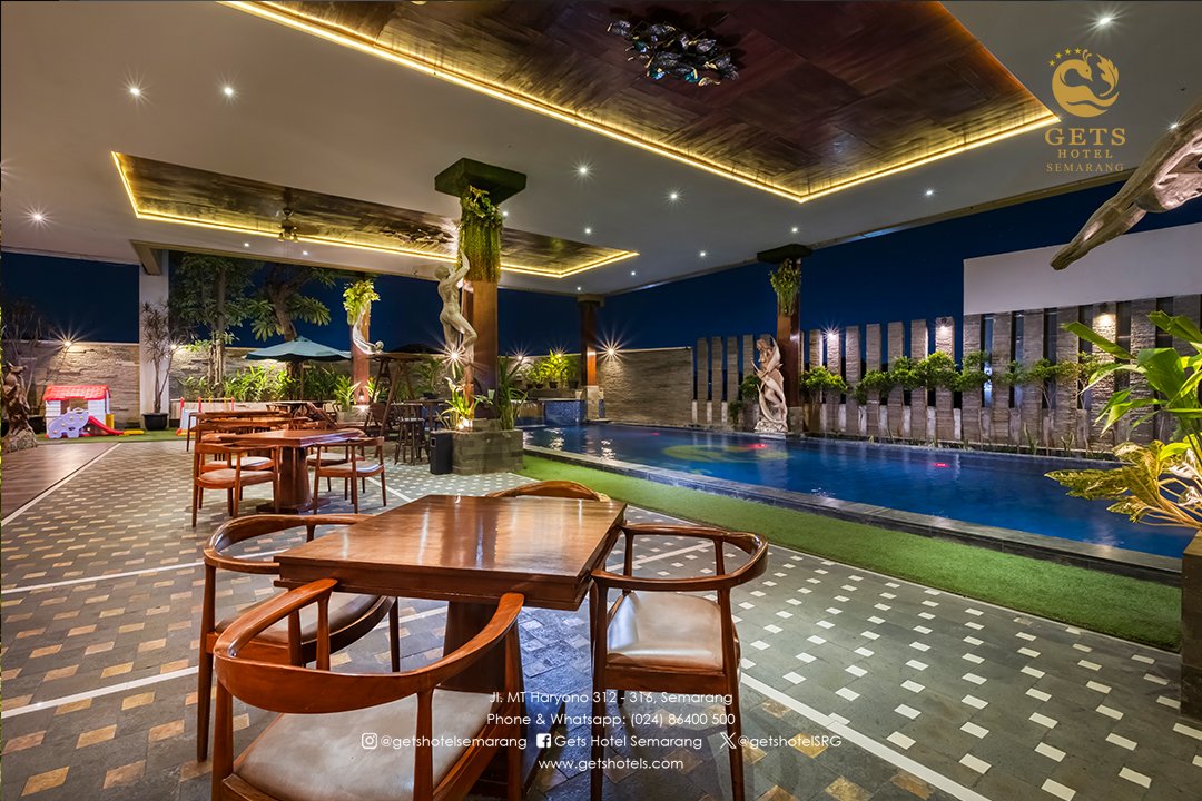 Kolam renang indoor di Gets Hotel ini ga bakal bikin kalian galau, karena kalau hujan ga kehujanan dan panas ga kepanasan 😉🫶🏼
Yukk yang penasaran bisa langsung datang dan rasain sendiri.

More Info :
WA (024) 86400 500 

GETS HOTEL
Jl M.T Haryono 312 - 316 Semarang
