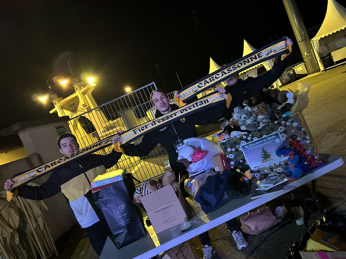 CuCarca11's tweet photo. Ce soir, lors de USC-Nice les écharpes supporters 🧣seront à vendre en bas de la tribune canal (10€ pour les membres et 15€ pour les non-membres). ⚠️Elles sont limitées au nombre de 100 et la totalité de l’argent servira à financer en partie les déplacements à Narbonne et Albi. https://t.co/jeipsc5Vmh