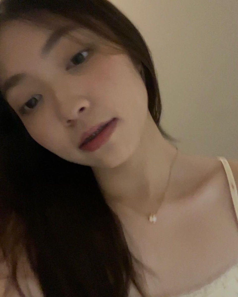 20Angelinaa04's tweet photo. Chat with meh 😺 https://t.co/nrGj8G8OkL