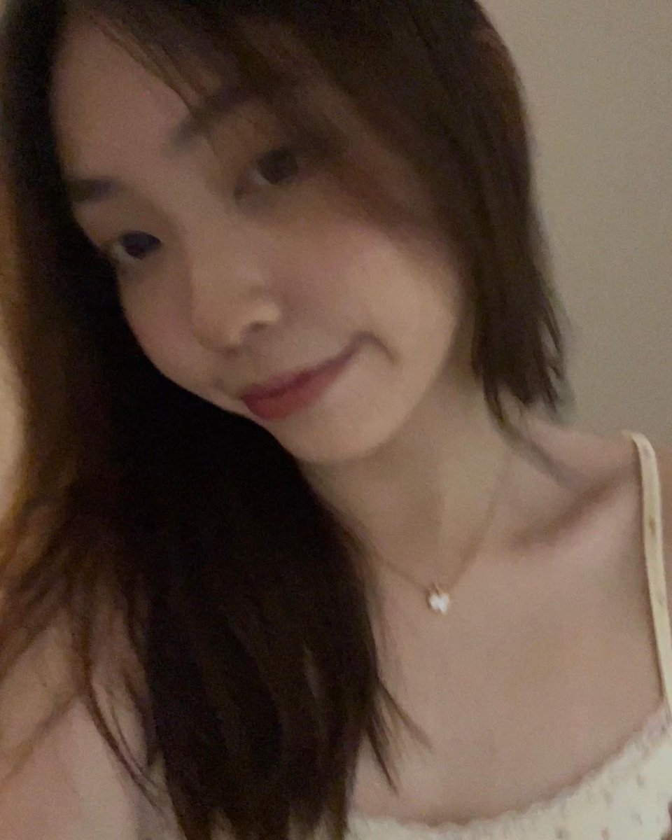 20Angelinaa04's tweet photo. Chat with meh 😺 https://t.co/nrGj8G8OkL